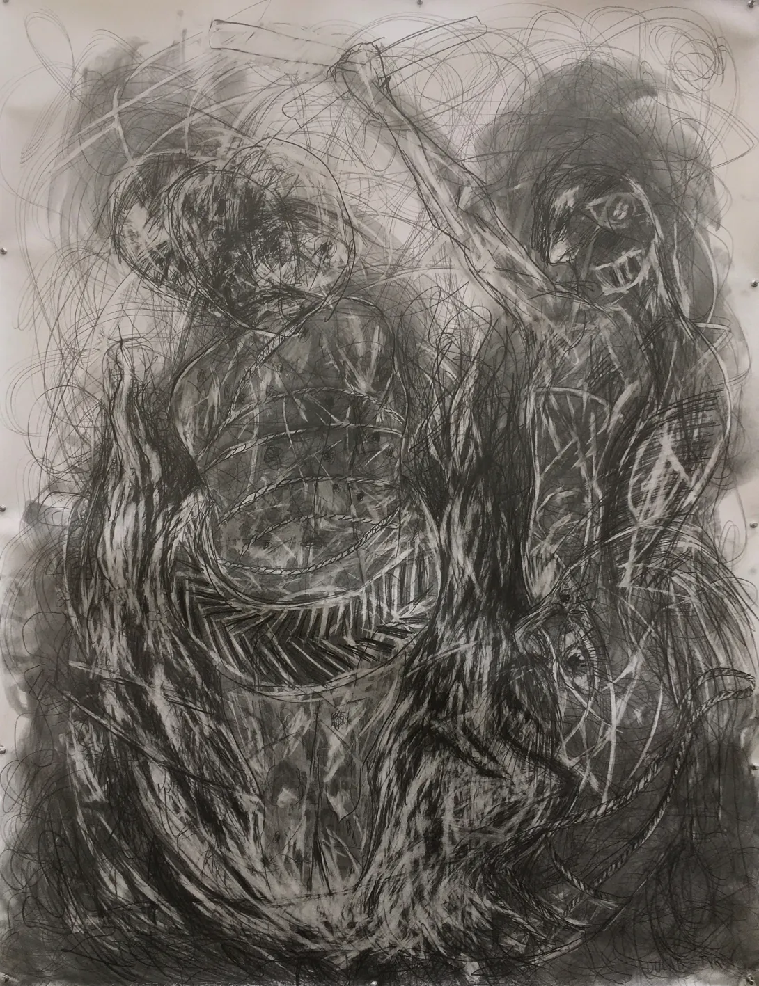 Ilkka Sariola, ”Dulab - Rengas”, sarjasta Dies Irae Drawings, lyijykynä ja grafiitti paperille, 115 x 150 cm, 2020 Ilkka Sariola, ”Dulab - Rengas”, sarjasta Dies Irae Drawings, lyijykynä ja grafiitti paperille, 115 x 150 cm, 2020